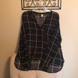 BUTTON DOWN WIDOW PANE TOP